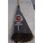 L.C. FEATHER DUSTER (TIMBER HANDLE)